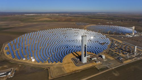 Một nhà máy sản xuất điện năng lượng mặt trời (Ảnh: gizmodo.com)